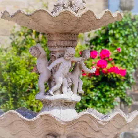 Fleur-de-lis House, French